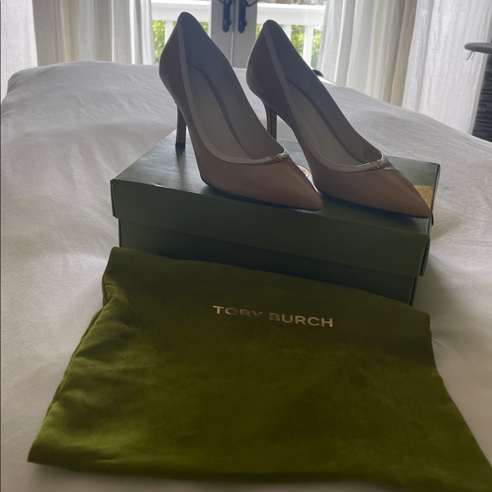 Tory Burch nude pump